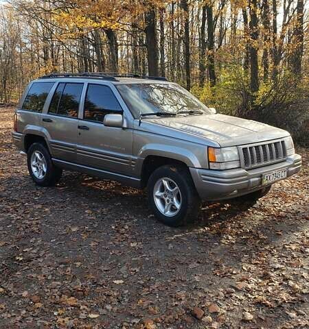 Сірий Джип Grand Cherokee, об'ємом двигуна 5.9 л та пробігом 216 тис. км за 10000 $, фото 1 на Automoto.ua
