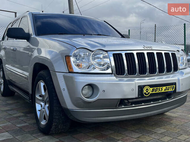 Серый Джип Гранд Чероки, объемом двигателя 5.65 л и пробегом 244 тыс. км за 9200 $, фото 1 на Automoto.ua