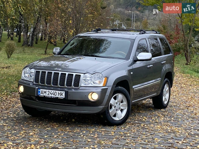 Джип Grand Cherokee 2006 у Житомирі на Automoto.ua Сірий Джип Grand Cherokee, об'ємом двигуна 3 л та пробігом 243 тис. км за 9999 $, фото 1 на Automoto.ua