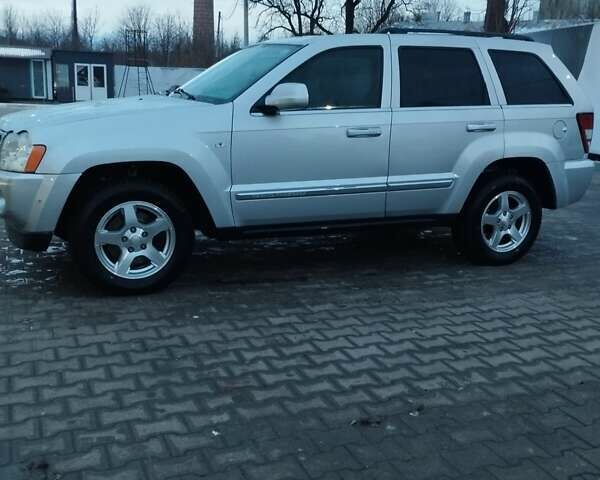 Серый Джип Гранд Чероки, объемом двигателя 3 л и пробегом 263 тыс. км за 10400 $, фото 1 на Automoto.ua