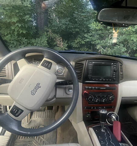 Сірий Джип Grand Cherokee, об'ємом двигуна 4.7 л та пробігом 352 тис. км за 12000 $, фото 1 на Automoto.ua