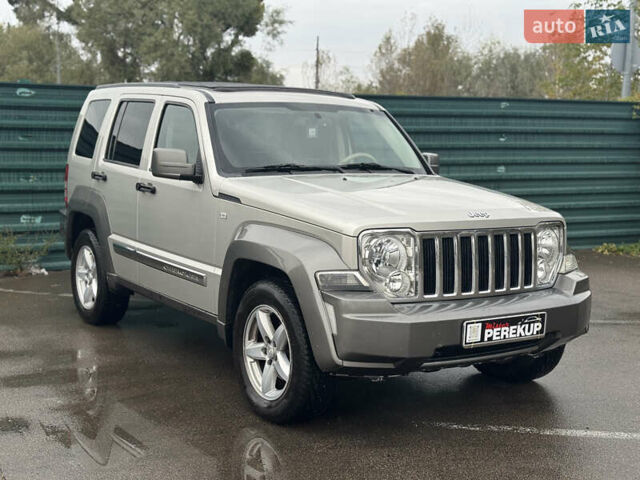 Джип Grand Cherokee 2008 у Києві на Automoto.ua Сірий Джип Grand Cherokee, об'ємом двигуна 2.78 л та пробігом 339 тис. км за 9999 $, фото 1 на Automoto.ua