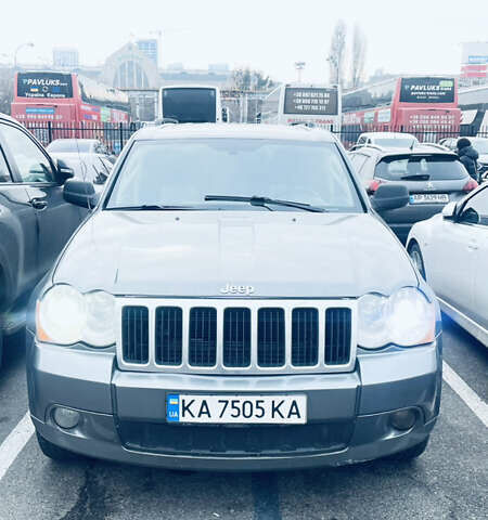 Серый Джип Гранд Чероки, объемом двигателя 3 л и пробегом 291 тыс. км за 10050 $, фото 1 на Automoto.ua