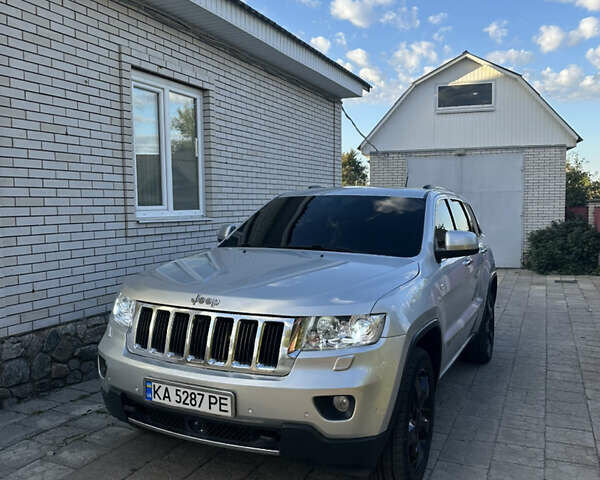 Сірий Джип Grand Cherokee, об'ємом двигуна 3 л та пробігом 196 тис. км за 15500 $, фото 1 на Automoto.ua