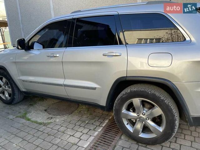 Серый Джип Гранд Чероки, объемом двигателя 2.99 л и пробегом 235 тыс. км за 16500 $, фото 1 на Automoto.ua