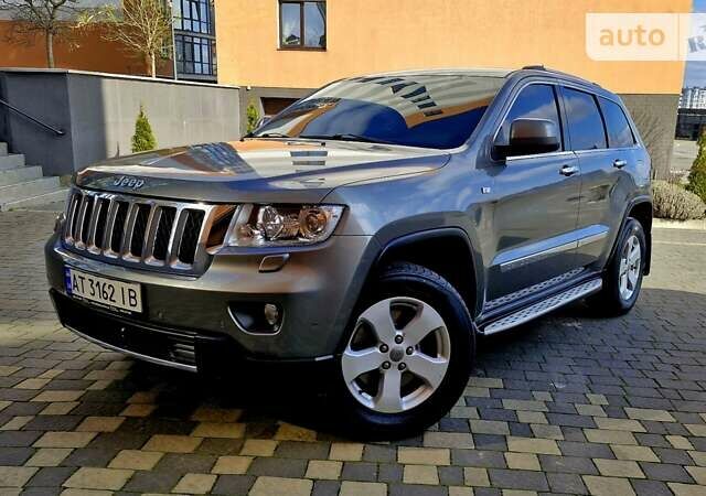 Сірий Джип Grand Cherokee, об'ємом двигуна 2.99 л та пробігом 321 тис. км за 16950 $, фото 1 на Automoto.ua