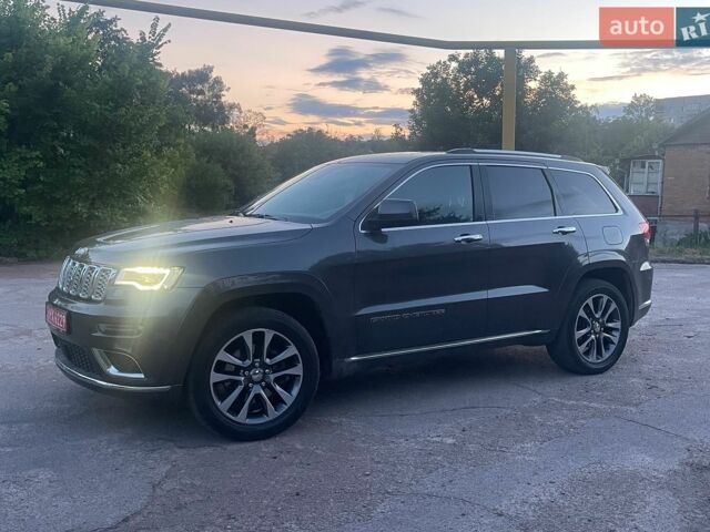 Сірий Джип Grand Cherokee, об'ємом двигуна 3 л та пробігом 115 тис. км за 28111 $, фото 1 на Automoto.ua