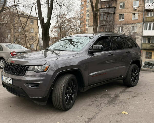 Сірий Джип Grand Cherokee, об'ємом двигуна 3.6 л та пробігом 37 тис. км за 30200 $, фото 1 на Automoto.ua