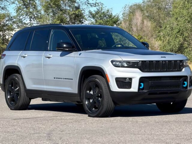 Серый Джип Гранд Чероки, объемом двигателя 0 л и пробегом 20 тыс. км за 18700 $, фото 1 на Automoto.ua