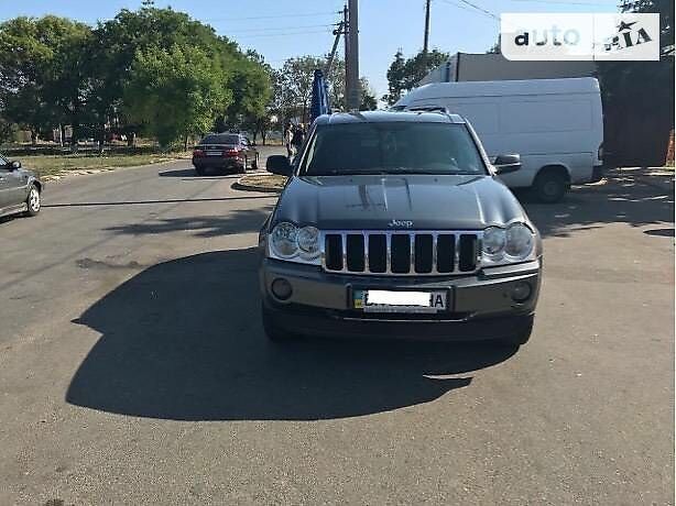 Сірий Джип Grand Cherokee, об'ємом двигуна 3 л та пробігом 210 тис. км за 12000 $, фото 1 на Automoto.ua