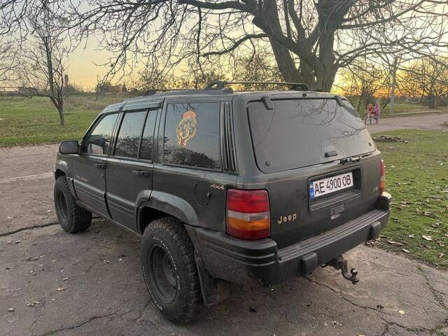 Зелений Джип Grand Cherokee, об'ємом двигуна 5.2 л та пробігом 270 тис. км за 6000 $, фото 1 на Automoto.ua