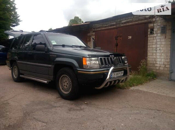 Зелений Джип Grand Cherokee, об'ємом двигуна 5.2 л та пробігом 185 тис. км за 6300 $, фото 1 на Automoto.ua