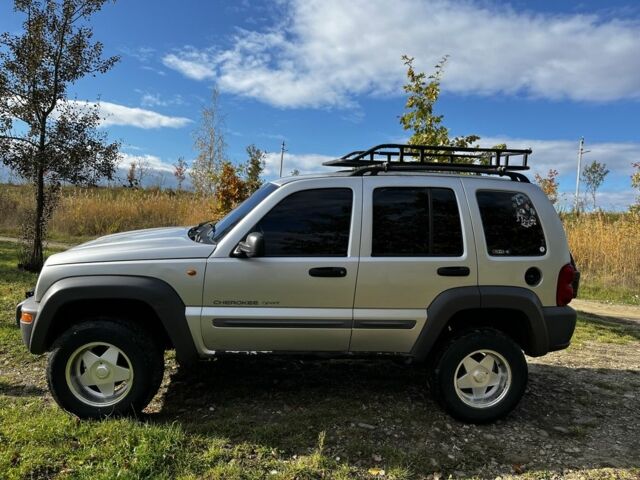 Серый Джип Либерти, объемом двигателя 2.5 л и пробегом 161 тыс. км за 5300 $, фото 1 на Automoto.ua