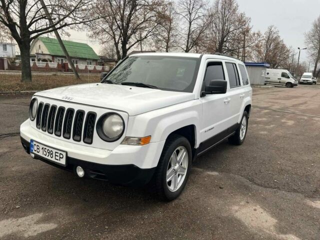 Білий Джип Patriot, об'ємом двигуна 2 л та пробігом 210 тис. км за 8500 $, фото 1 на Automoto.ua