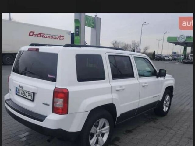 Білий Джип Patriot, об'ємом двигуна 2.4 л та пробігом 325 тис. км за 8500 $, фото 1 на Automoto.ua