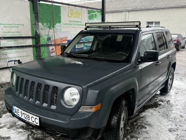 Білий Джип Patriot, об'ємом двигуна 2.4 л та пробігом 320 тис. км за 7000 $, фото 1 на Automoto.ua