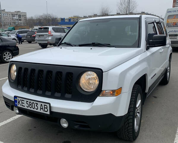 Білий Джип Patriot, об'ємом двигуна 2.36 л та пробігом 201 тис. км за 10000 $, фото 1 на Automoto.ua