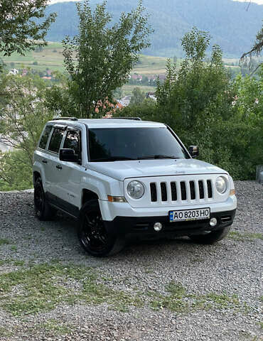 Белый Джип Патриот, объемом двигателя 2.36 л и пробегом 275 тыс. км за 7300 $, фото 1 на Automoto.ua