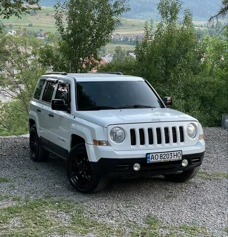 Белый Джип Патриот, объемом двигателя 2.4 л и пробегом 275 тыс. км за 8250 $, фото 1 на Automoto.ua