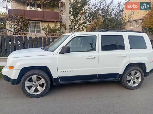 Белый Джип Патриот, объемом двигателя 2.36 л и пробегом 160 тыс. км за 8800 $, фото 1 на Automoto.ua