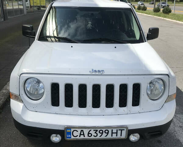 Белый Джип Патриот, объемом двигателя 2.4 л и пробегом 120 тыс. км за 10200 $, фото 1 на Automoto.ua