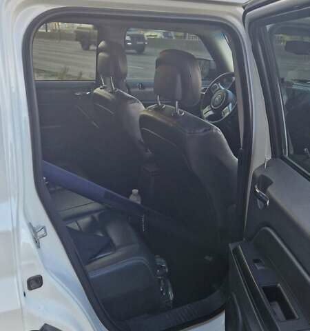 Белый Джип Патриот, объемом двигателя 2.4 л и пробегом 112 тыс. км за 11500 $, фото 1 на Automoto.ua