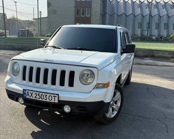 Белый Джип Патриот, объемом двигателя 2.36 л и пробегом 170 тыс. км за 11500 $, фото 1 на Automoto.ua