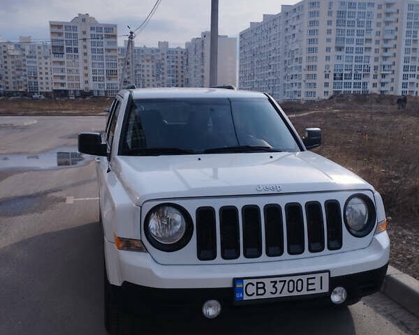 Білий Джип Patriot, об'ємом двигуна 2 л та пробігом 201 тис. км за 9100 $, фото 1 на Automoto.ua