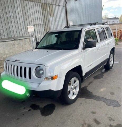 Белый Джип Патриот, объемом двигателя 2.4 л и пробегом 135 тыс. км за 10000 $, фото 1 на Automoto.ua