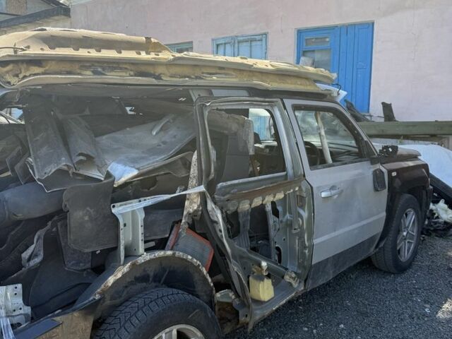 Черный Джип Патриот, объемом двигателя 2 л и пробегом 200 тыс. км за 3000 $, фото 1 на Automoto.ua