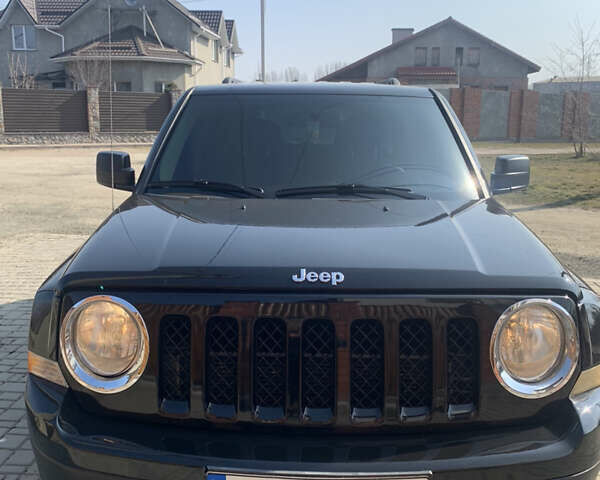 Черный Джип Патриот, объемом двигателя 2.4 л и пробегом 200 тыс. км за 12000 $, фото 1 на Automoto.ua