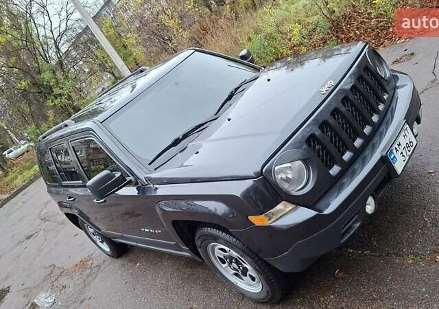 Черный Джип Патриот, объемом двигателя 2.36 л и пробегом 187 тыс. км за 10800 $, фото 1 на Automoto.ua