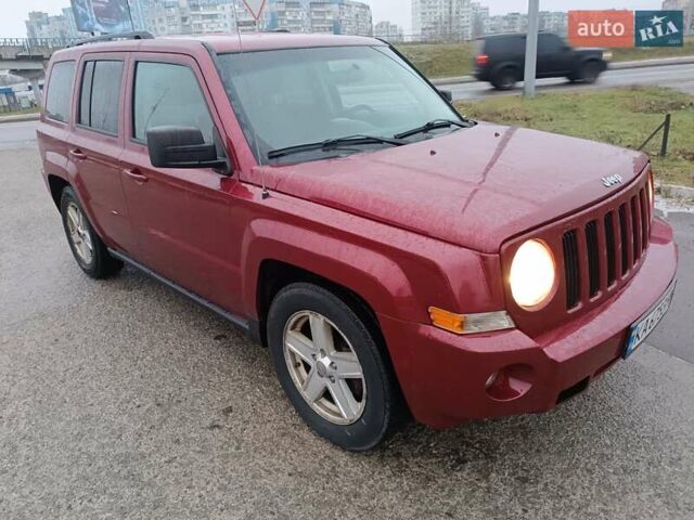 Красный Джип Патриот, объемом двигателя 2.36 л и пробегом 200 тыс. км за 7200 $, фото 1 на Automoto.ua