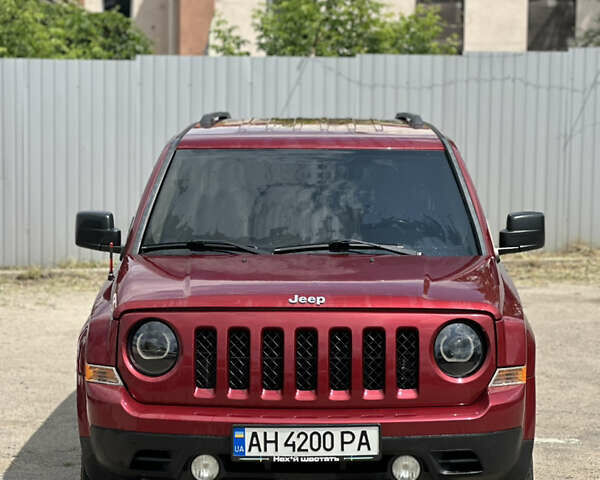 Красный Джип Патриот, объемом двигателя 2.36 л и пробегом 180 тыс. км за 10000 $, фото 1 на Automoto.ua