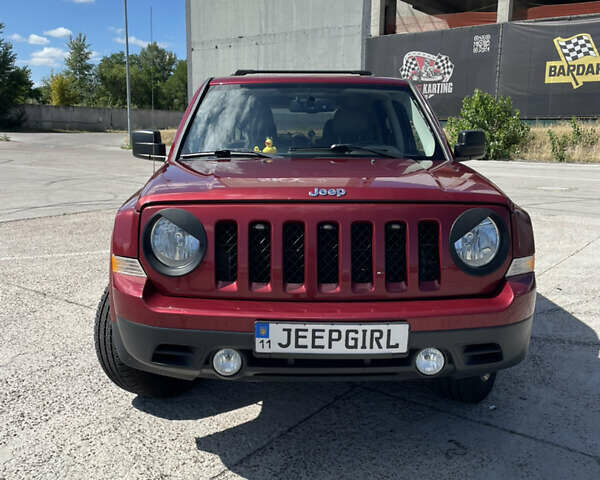 Красный Джип Патриот, объемом двигателя 2.36 л и пробегом 252 тыс. км за 10900 $, фото 1 на Automoto.ua