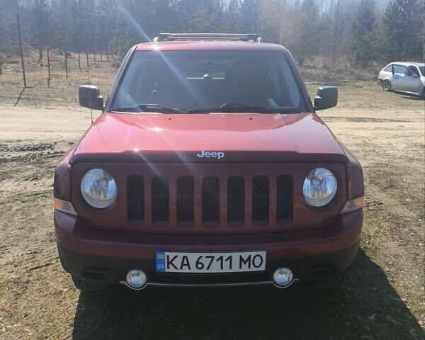 Красный Джип Патриот, объемом двигателя 2.36 л и пробегом 302 тыс. км за 8100 $, фото 1 на Automoto.ua