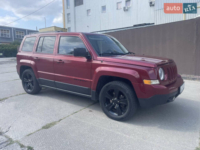 Красный Джип Патриот, объемом двигателя 2 л и пробегом 197 тыс. км за 9700 $, фото 1 на Automoto.ua