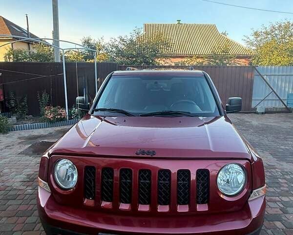 Красный Джип Патриот, объемом двигателя 2 л и пробегом 150 тыс. км за 8000 $, фото 1 на Automoto.ua