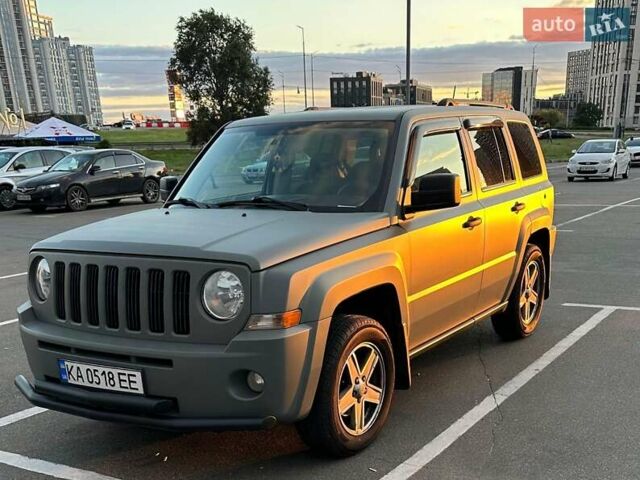 Серый Джип Патриот, объемом двигателя 2.36 л и пробегом 192 тыс. км за 9000 $, фото 1 на Automoto.ua