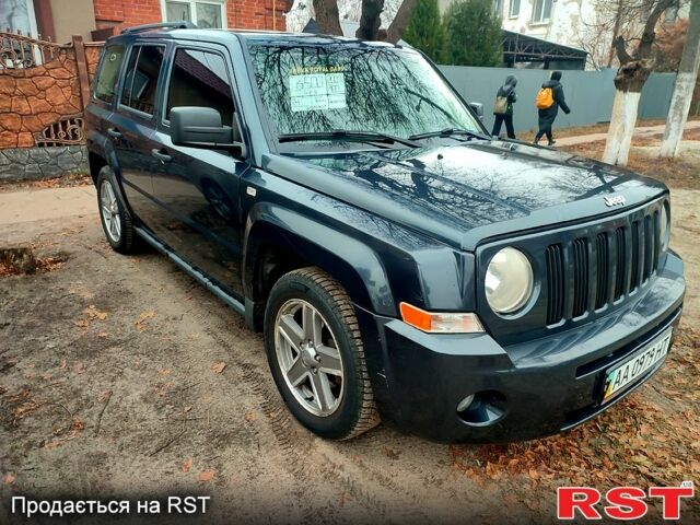 Сірий Джип Patriot, об'ємом двигуна 2.4 л та пробігом 180 тис. км за 6500 $, фото 1 на Automoto.ua