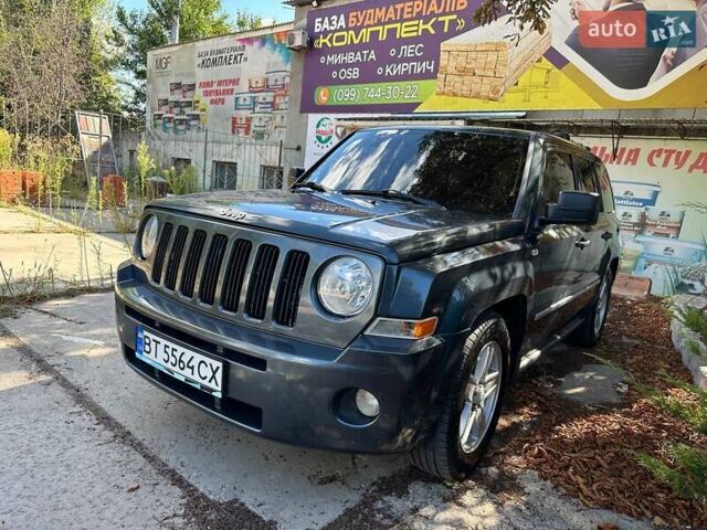 Серый Джип Патриот, объемом двигателя 2.36 л и пробегом 240 тыс. км за 8500 $, фото 1 на Automoto.ua