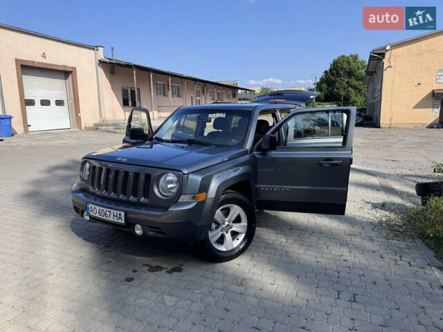 Серый Джип Патриот, объемом двигателя 2.36 л и пробегом 250 тыс. км за 9100 $, фото 1 на Automoto.ua