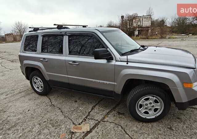 Серый Джип Патриот, объемом двигателя 2.36 л и пробегом 160 тыс. км за 8400 $, фото 1 на Automoto.ua