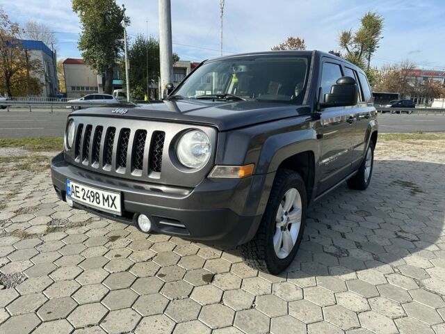 Серый Джип Патриот, объемом двигателя 2.4 л и пробегом 230 тыс. км за 9500 $, фото 1 на Automoto.ua