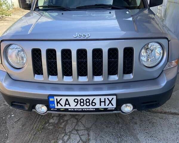Серый Джип Патриот, объемом двигателя 2 л и пробегом 99 тыс. км за 12300 $, фото 1 на Automoto.ua