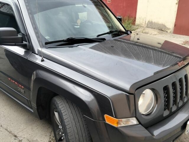 Сірий Джип Patriot, об'ємом двигуна 2.4 л та пробігом 98 тис. км за 10000 $, фото 1 на Automoto.ua
