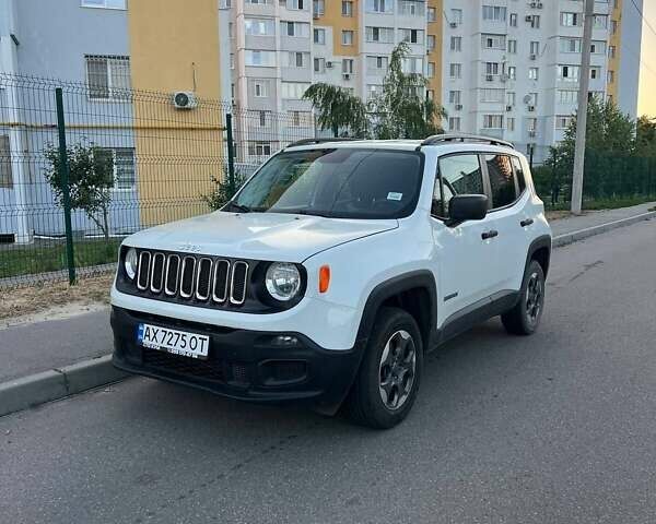 Белый Джип Ренегат, объемом двигателя 2.36 л и пробегом 111 тыс. км за 13500 $, фото 1 на Automoto.ua