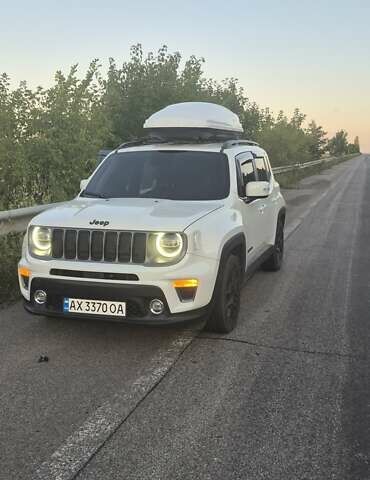 Белый Джип Ренегат, объемом двигателя 2.36 л и пробегом 78 тыс. км за 13900 $, фото 1 на Automoto.ua