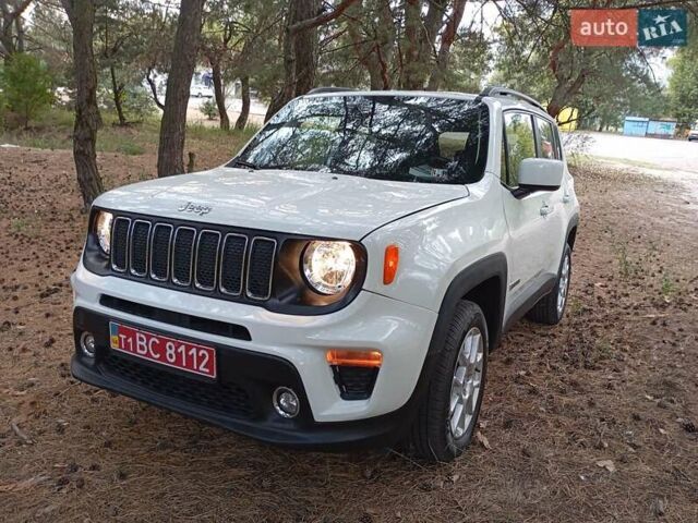 Белый Джип Ренегат, объемом двигателя 2.4 л и пробегом 40 тыс. км за 14299 $, фото 1 на Automoto.ua