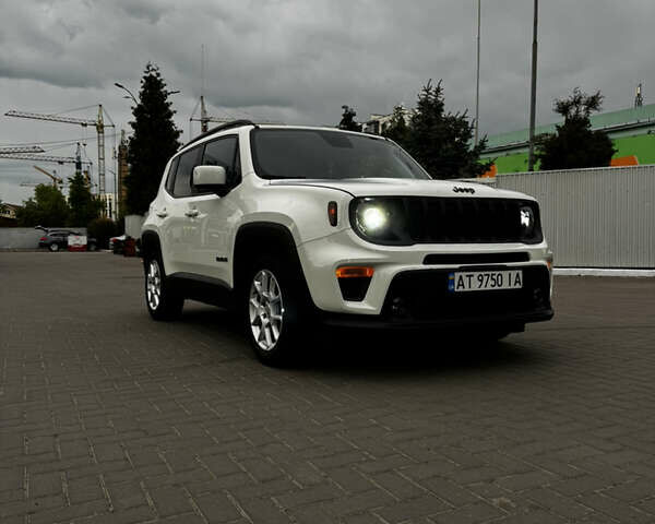 Белый Джип Ренегат, объемом двигателя 2.36 л и пробегом 85 тыс. км за 16250 $, фото 1 на Automoto.ua